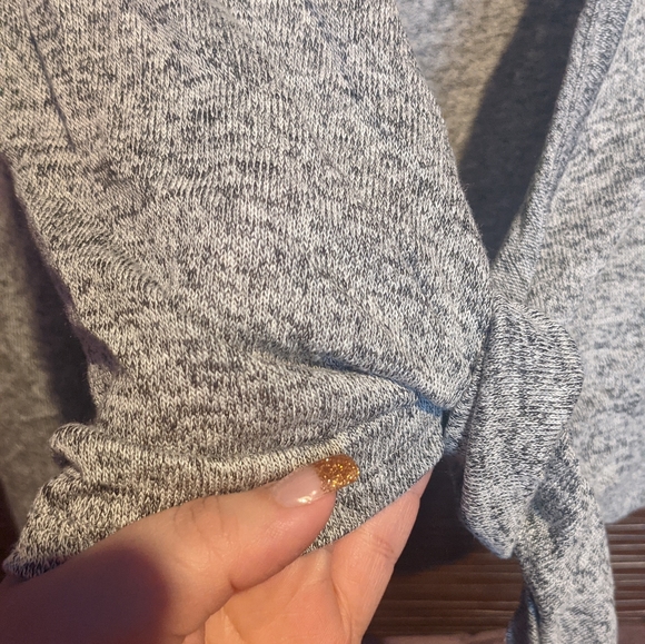 Cropped Long Sleeve - Picture 3 of 3